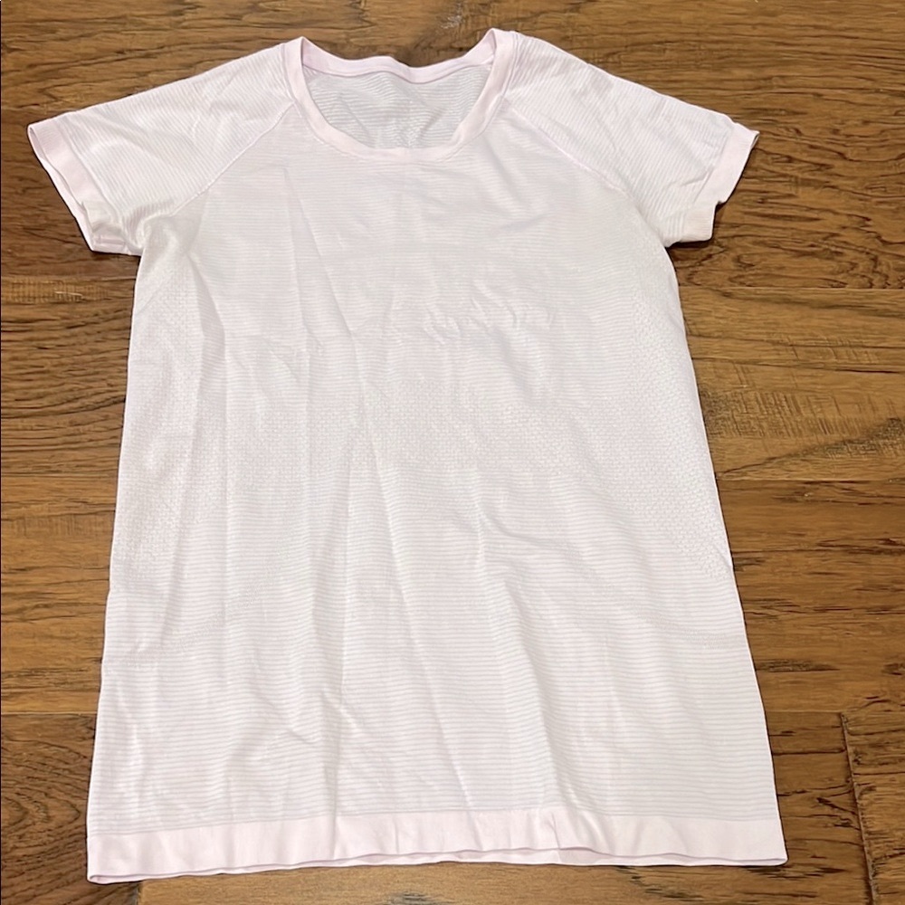 lululemon Hip Length Meadowsweet Pink Short Sleeve Swiftly Tech 2.0 Tee Size 6